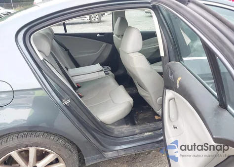 2010 Volkswagen Passat Komfort from USA, damaged, VIN WVWJK7AN3AP028224